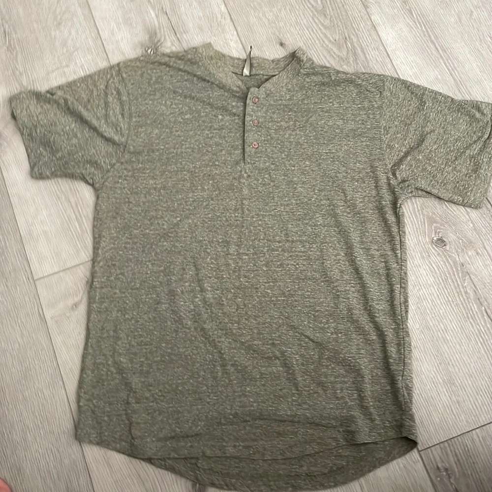green shirt size medium - Picture 1 of 3